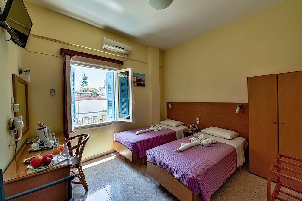 Economy Double or Twin Room, City View thumbnail 5