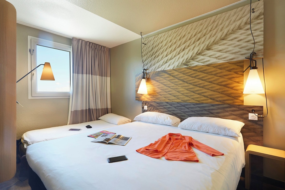 Standard Room, Multiple Beds - Photo 4