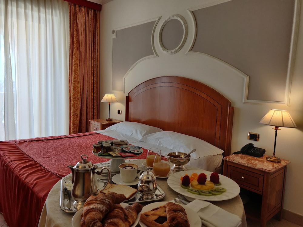 Double or Twin Room, Sea View - Photo 3