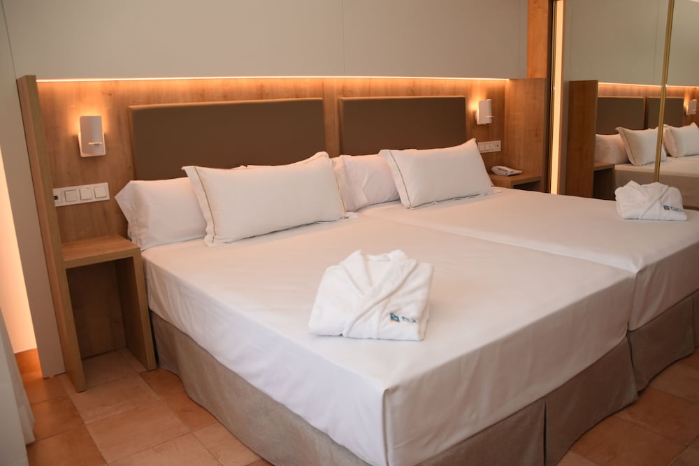 Superior Double Room, Terrace, Garden Area - Photo 9