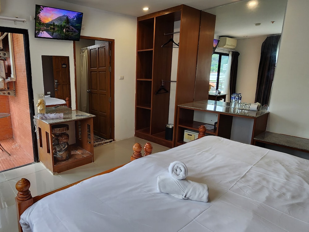 Deluxe Room, Balcony - Photo 3