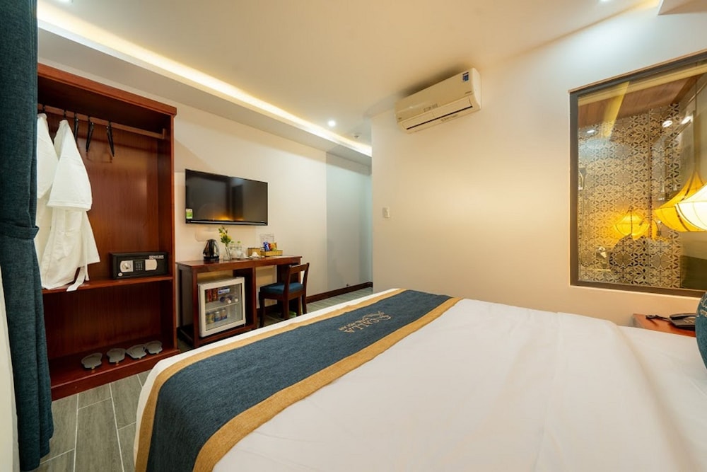 Deluxe Double Room, City View