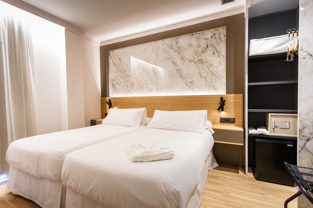 Standard Double Room - Photo 6
