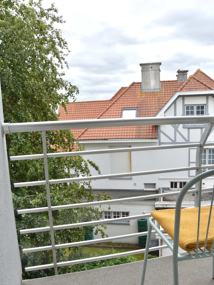 Stylish Family Apartment Near the Sea at Beau Rivage, Photo 12