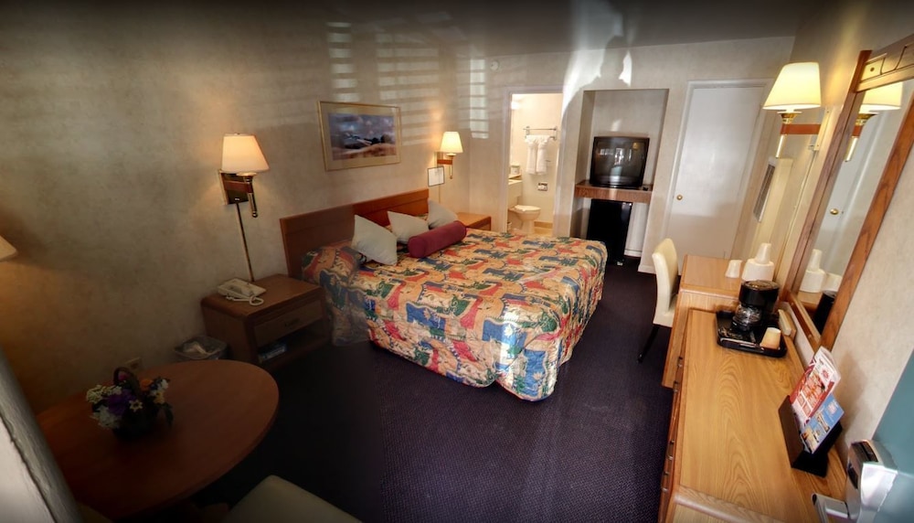 Standard Room, 1 King Bed - Photo 3