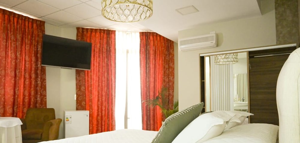 Luxury Studio Suite, 1 Bedroom, Private Bathroom, City View