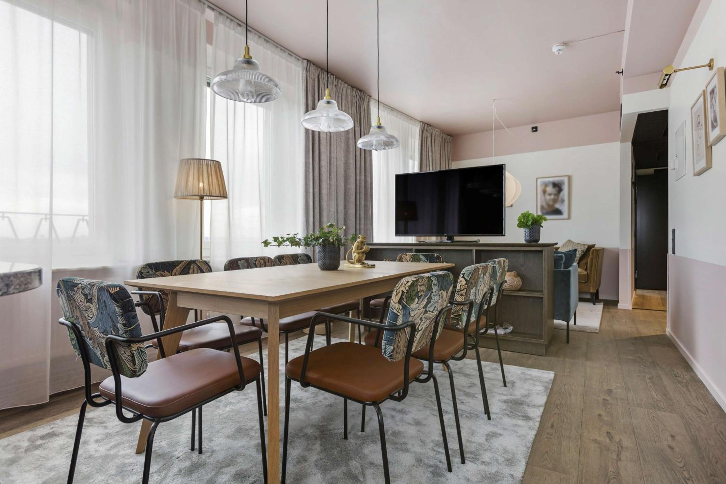 Executive King Suite - Photo 4