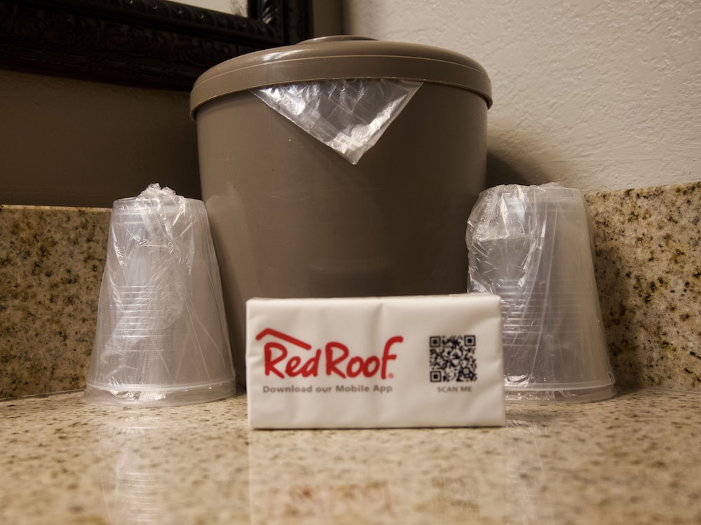 Deluxe Room, 1 King Bed, Accessible, Non Smoking (Roll-in Shower) - Photo 5