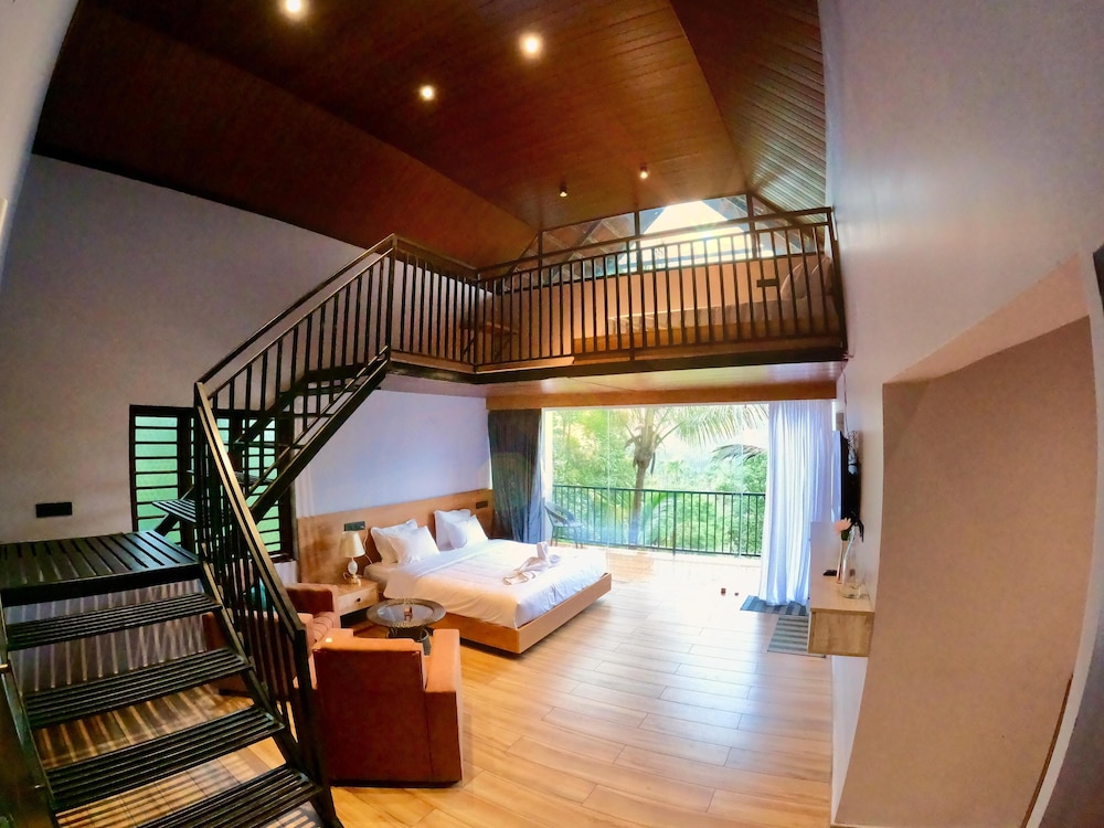 Duplex, Hill View