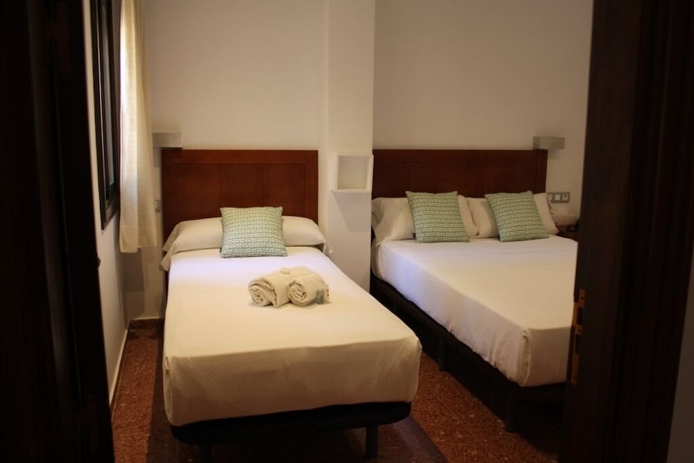 Triple Economy Room