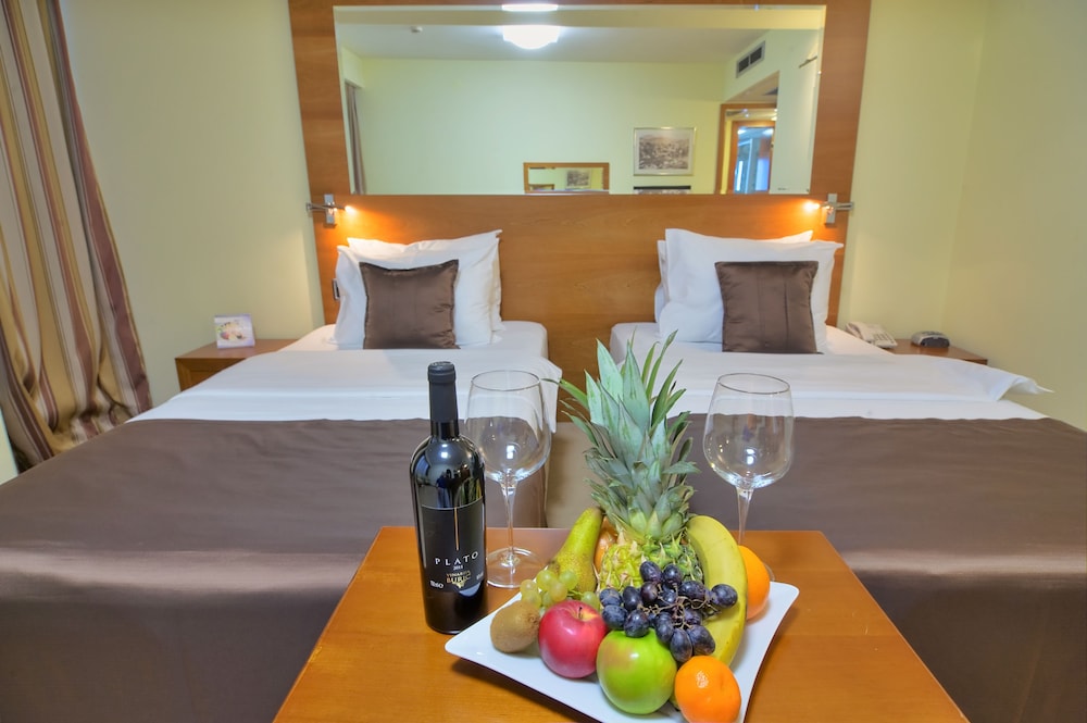 Classic Twin Room, 2 Twin Beds - Photo 4
