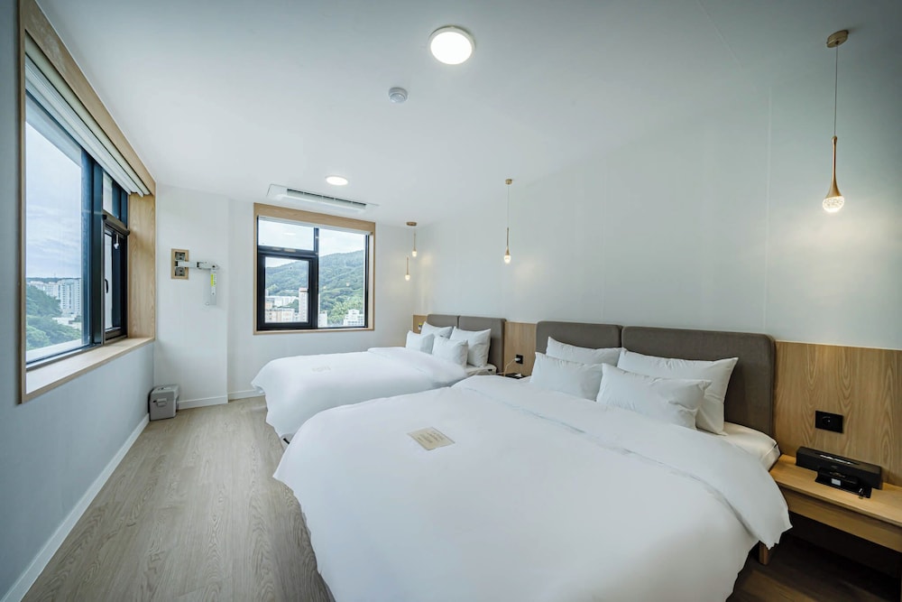 Main Building - Unique Suite Twin