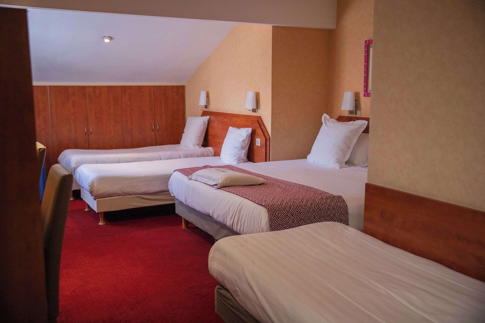 Standard Room, Multiple Beds - Photo 1