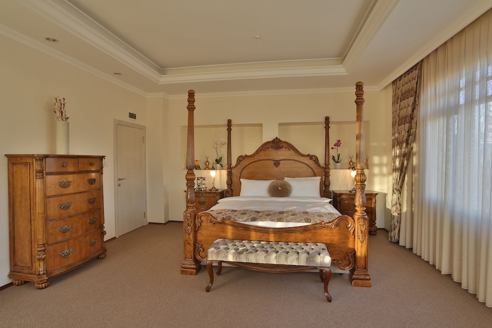 Suite, Balcony, City View photo 3
