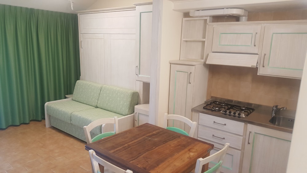 Apartment, 1 Bedroom, Patio - Photo 4
