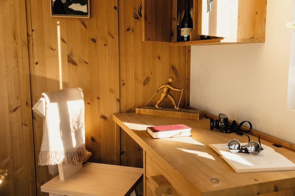 Suite, Garden View thumbnail 6