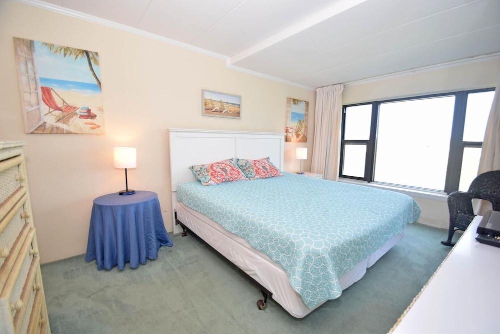 Condo, 2 Bedrooms