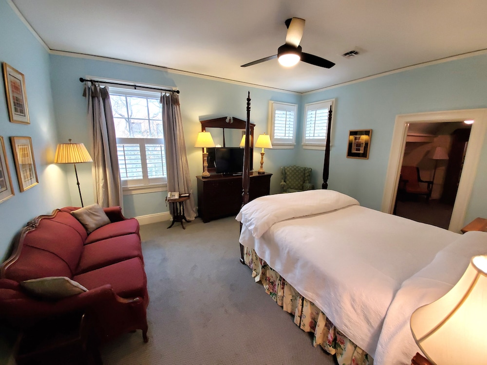 Room, Private Bathroom (Romany)