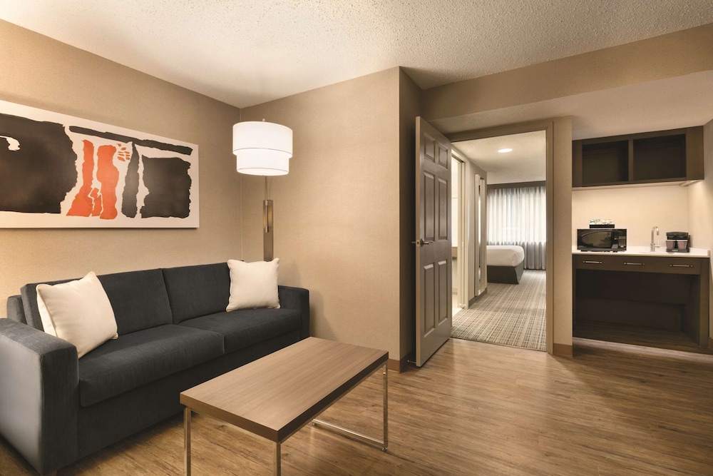 Suite, 1 King Bed, Accessible, Bathtub