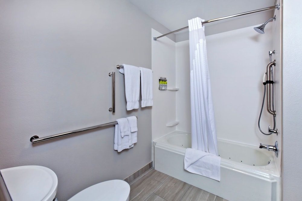 Room - Photo 3