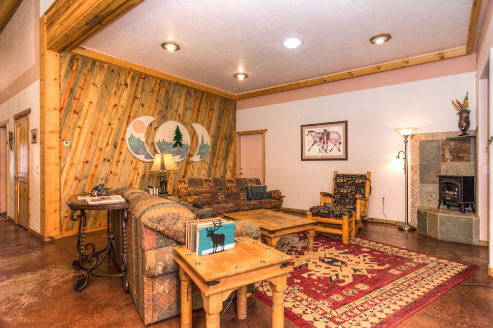 Deluxe Studio, 2 Bedrooms, Kitchen, Ground Floor photo 3
