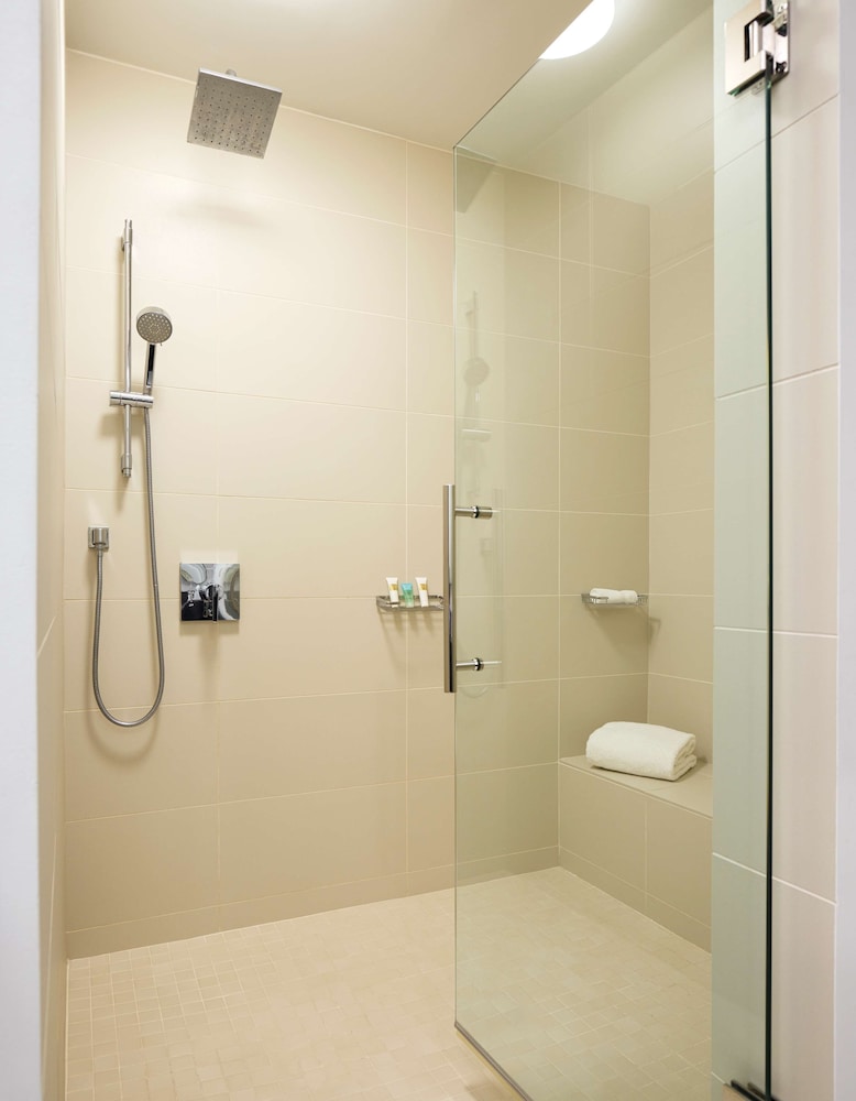 Suite (Consulate) - Photo 10