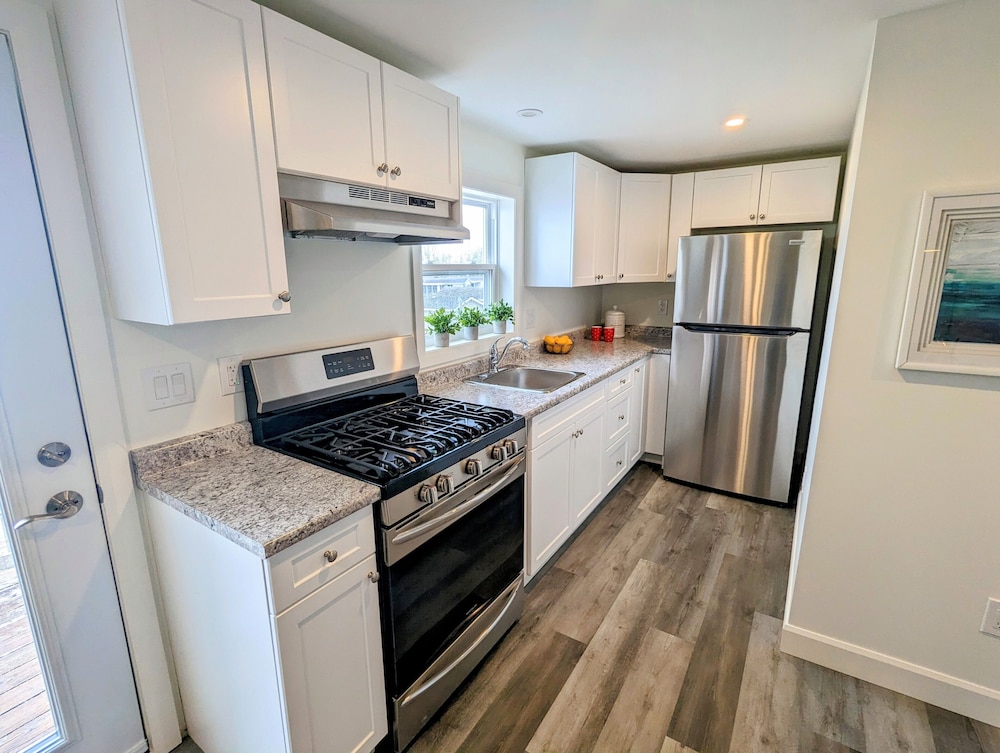 "Condo, 3 Bedroom, 2 Bathroom, Waterfront, Beachfront (Newly Renovated!)" photo 2