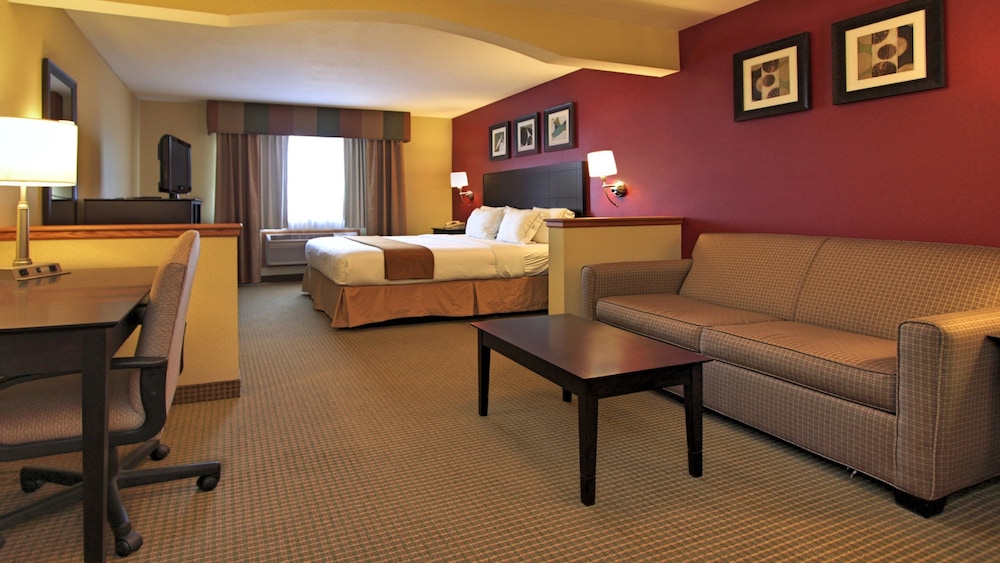 Suite, 1 King Bed with Sofa bed - Photo 3
