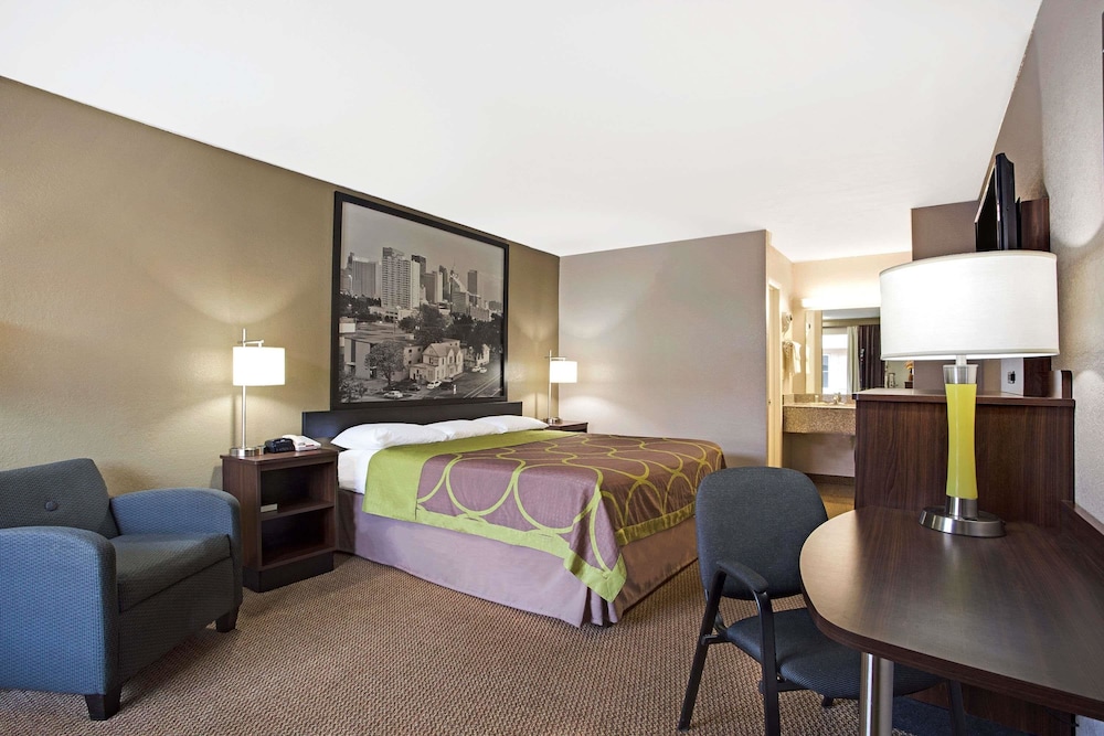 Room, Accessible photo 1