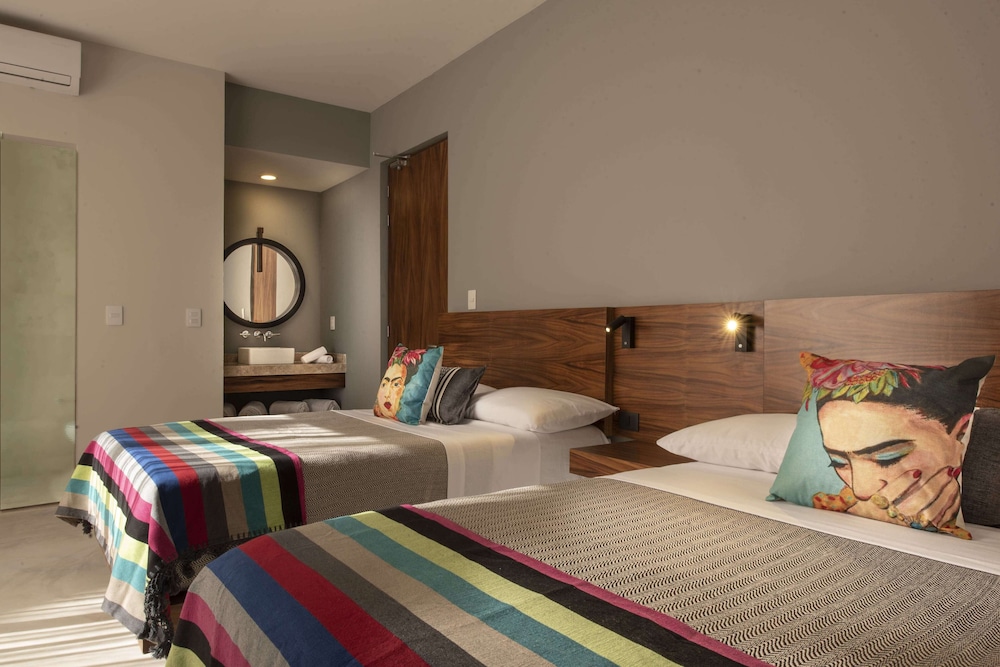 Basic Room, 2 Double Beds, Balcony