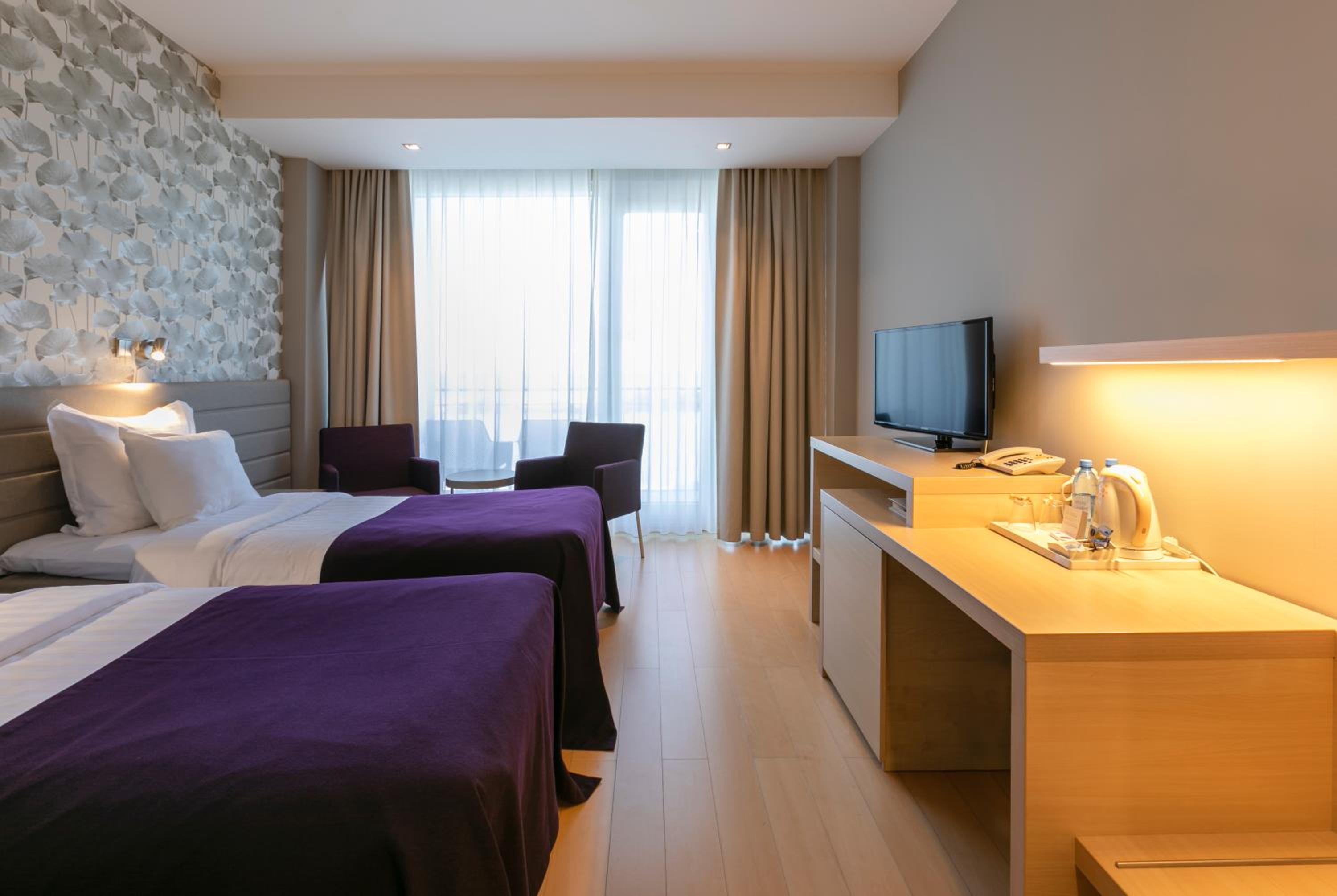 Twin Room with Spa Access - Photo 1
