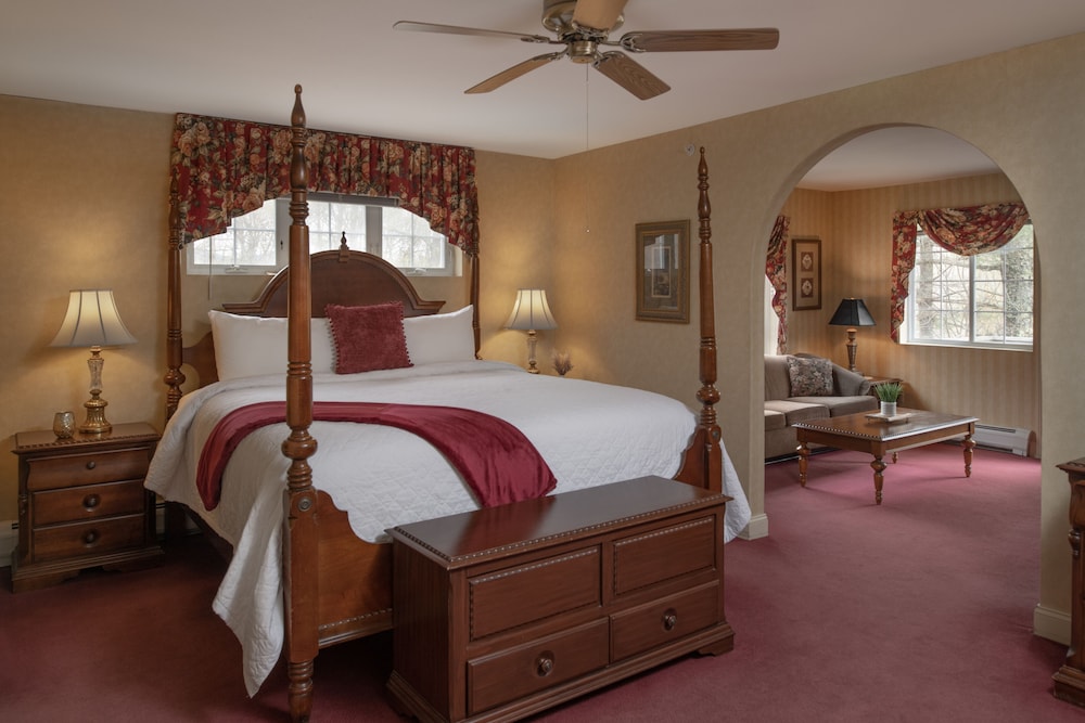 Carriage House Suite, 1 King Bed photo 1