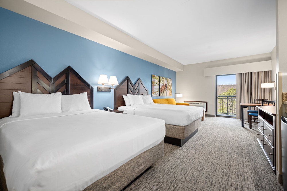 Suite, Multiple Beds (Double Queen Suite Balcony) photo 1