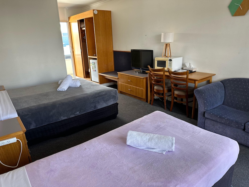 Deluxe Balcony Room (Upstairs) photo 3