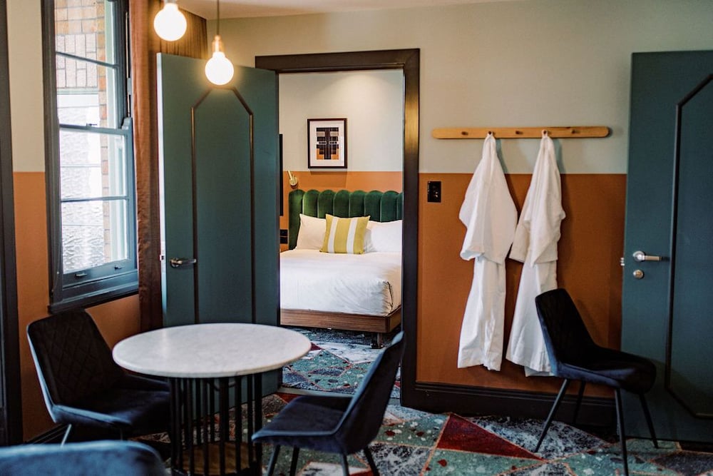 Executive Suite, 1 Queen Bed, Beach View photo 3