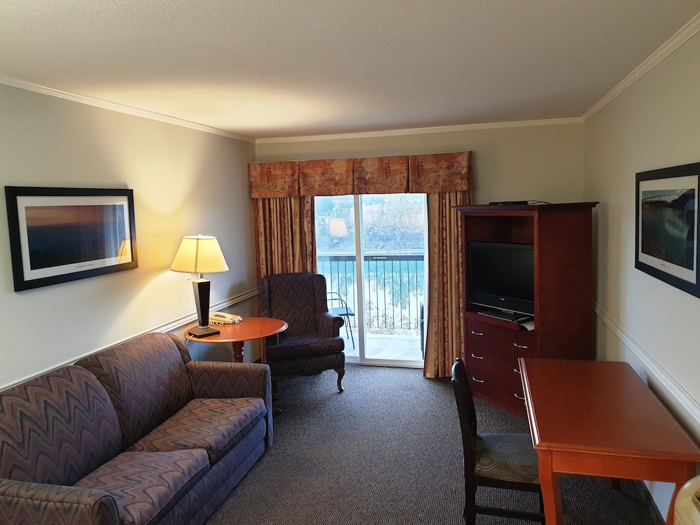 Suite, 1 Bedroom, Kitchenette, River View - Photo 1