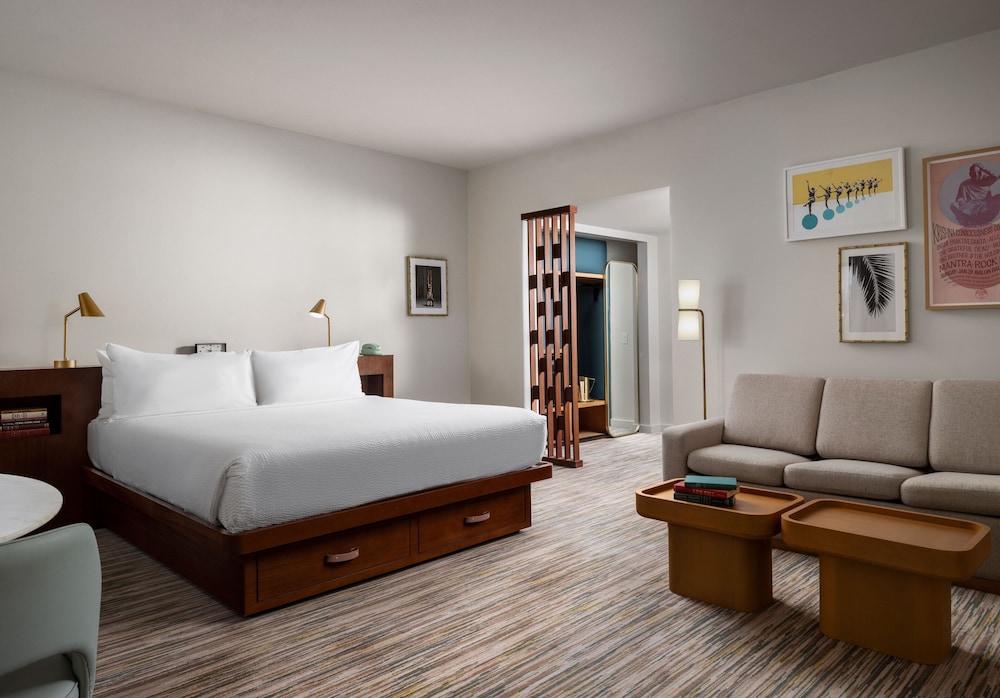 Premium Room, 1 King Bed With Sofa Bed, Balcony, Pool View - Photo 4