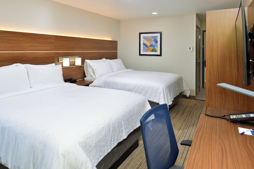 Standard Room, 2 Queen Beds, Accessible (Communications) - Photo 2