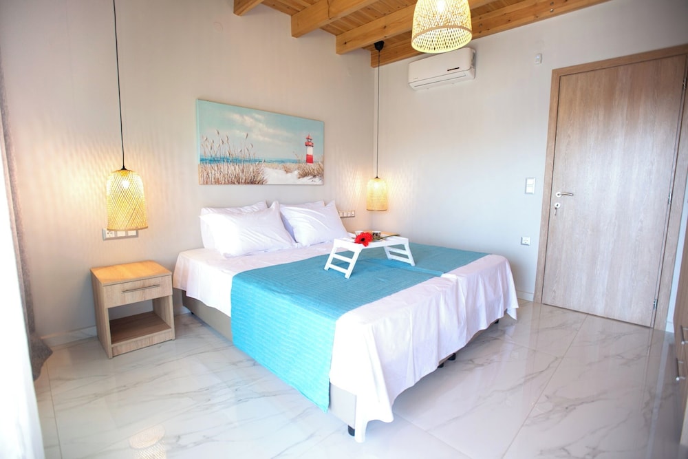 Deluxe Villa, Beach View photo 3