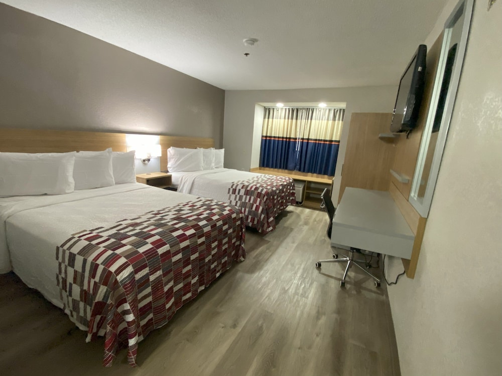Deluxe Room, 2 Queen Beds, Non Smoking - Photo 1