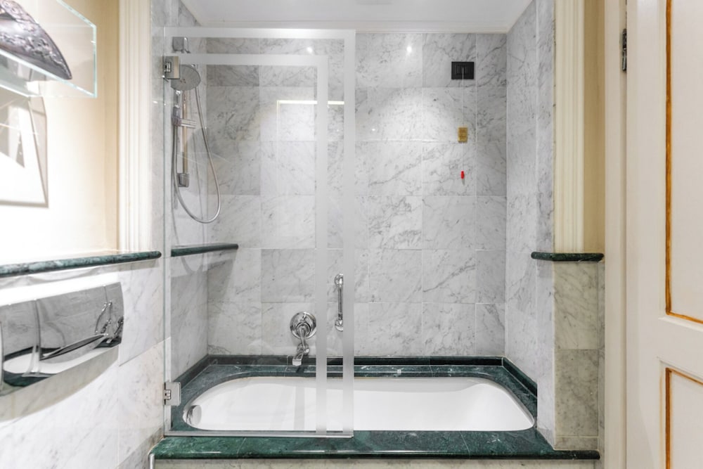 Classic Double or Twin Room - Photo 34