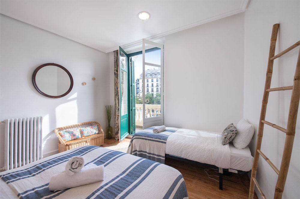 Habitación Doble Básica, Baño Compartido, Balcón