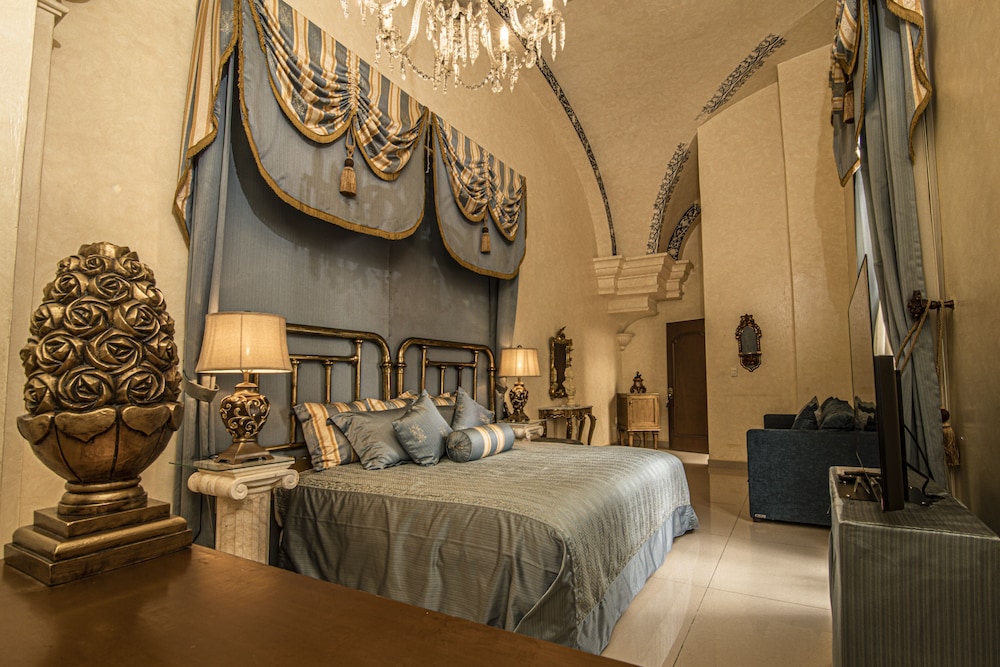 Royal Suite, 1 King Bed with Sofa bed - Photo 3