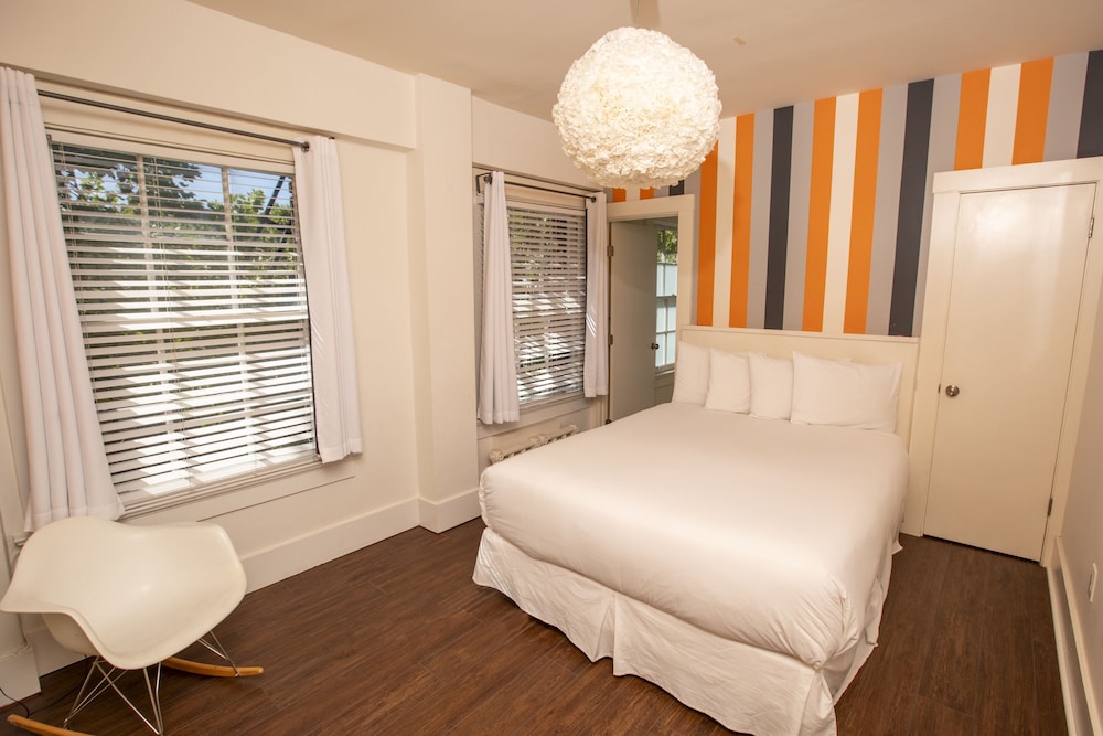 Deluxe Double Room, Ensuite (Street View) - Photo 12
