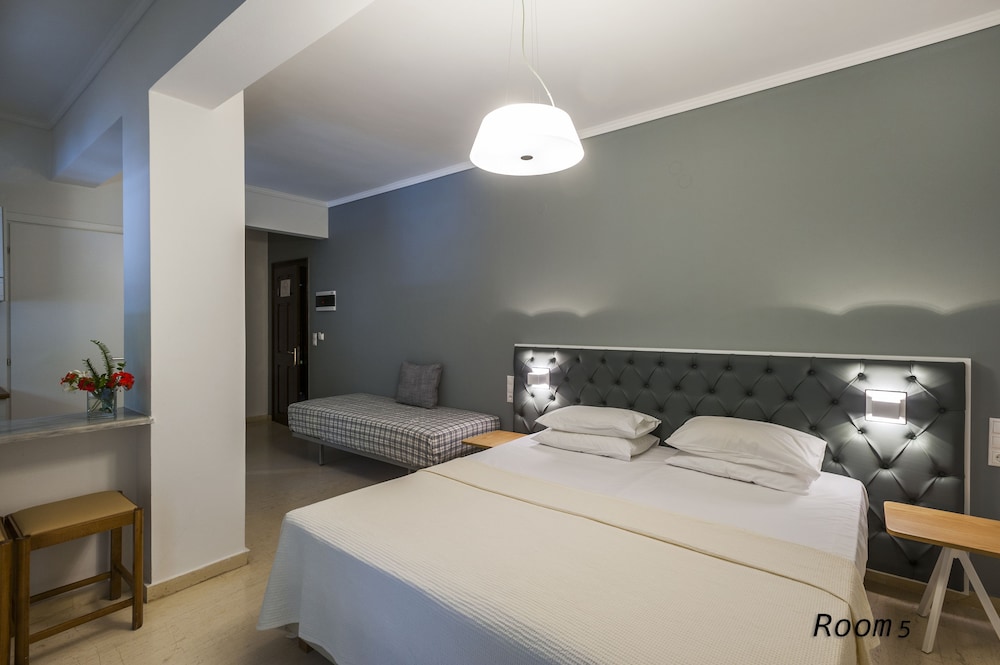 Standard Triple Room, Balcony, Courtyard View - Ground Floor (5) photo 3