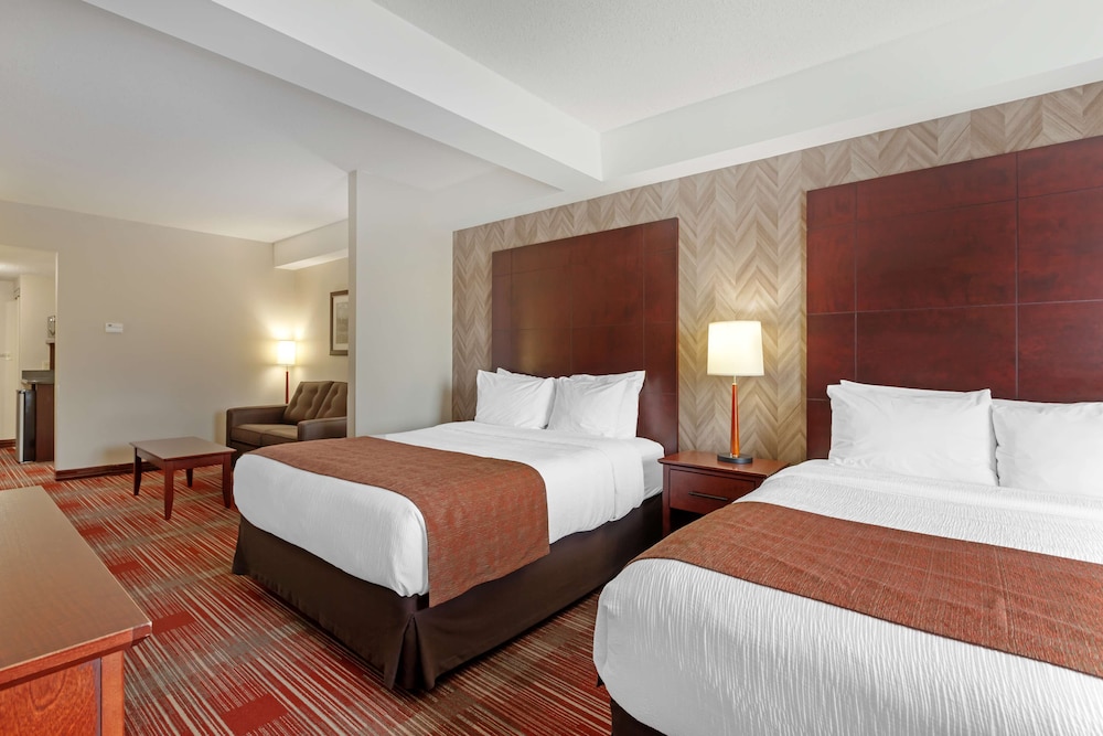 Suite, 2 Queen Beds, Non Smoking, Refrigerator & Microwave (Third bed is a Sofabed) - Photo 3