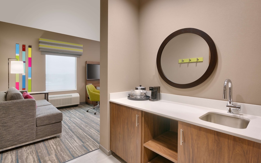 Suite, 1 King Bed, Accessible, Refrigerator & Microwave (Hearing) - Photo 3