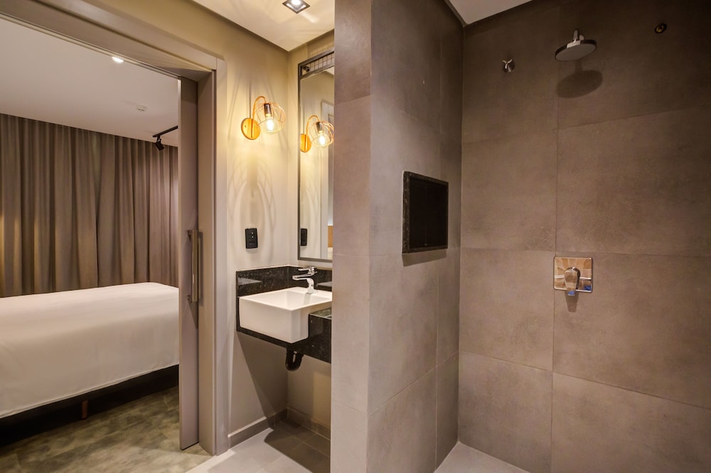 Deluxe Double Room, Accessible - Photo 6