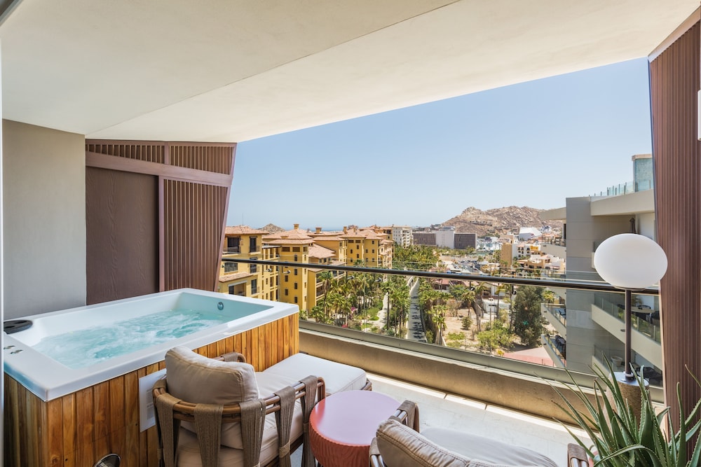 Room, 1 King Bed, Hot Tub (Infinity, Sunset View)