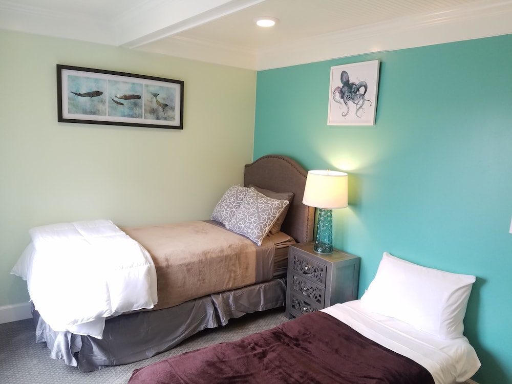 Deluxe Family Suite, 2 Bedroom, Annex Building- Not Pet Friendly photo 2